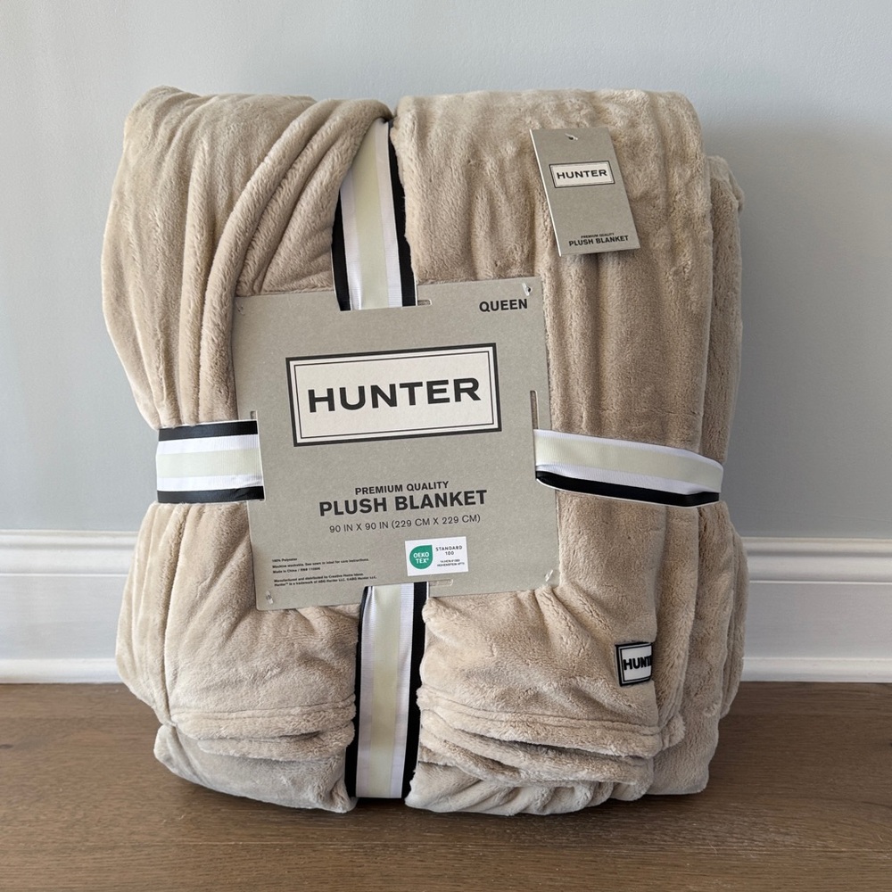 Hunter Premium Plush Blanket - Tan